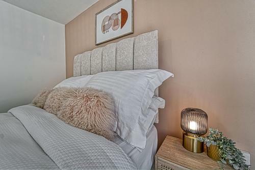 Lovely 2 Bedroom Apartment With Parking