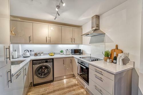Lovely 2 Bedroom Apartment With Parking