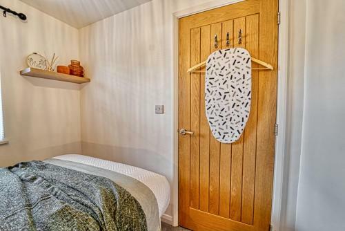Lovely 2 Bedroom Apartment With Parking