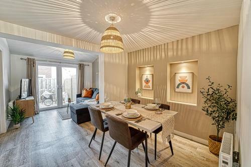 Lovely 2 Bedroom Apartment With Parking