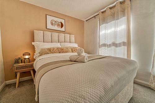 Lovely 2 Bedroom Apartment With Parking