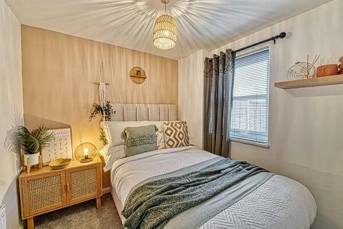 Lovely 2 Bedroom Apartment With Parking
