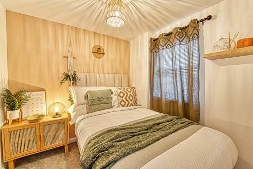 Lovely 2 Bedroom Apartment With Parking