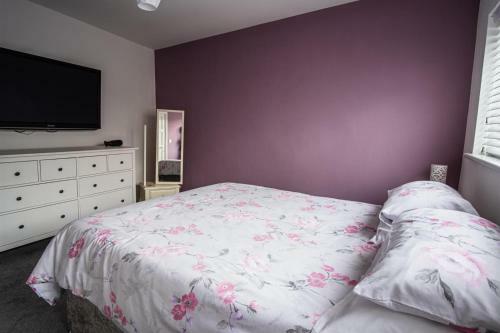 Tallets Apartment With Balcony & Parking