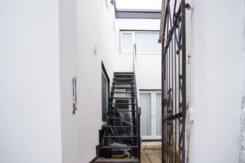 Tallets Apartment With Balcony & Parking
