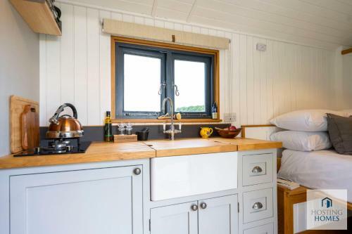 One Of A Kind Shepherds Hut With Incredible Views