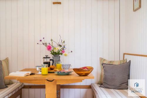 One Of A Kind Shepherds Hut With Incredible Views