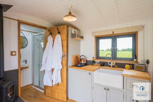 One Of A Kind Shepherds Hut With Incredible Views