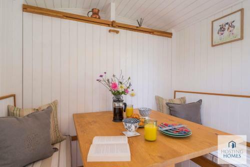 One Of A Kind Shepherds Hut With Incredible Views