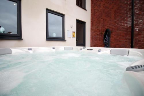 Beautiful 4-bed House - Hot Tub - Ty Marlyn - Gower