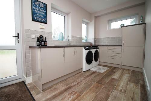 Beautiful 4-bed House - Hot Tub - Ty Marlyn - Gower
