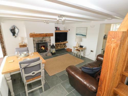 1 Salt Cottage
