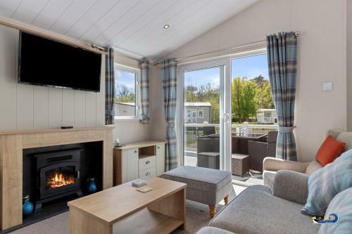 St Mary's View - Luxury Lodge, Short Walk To Beach, Parking