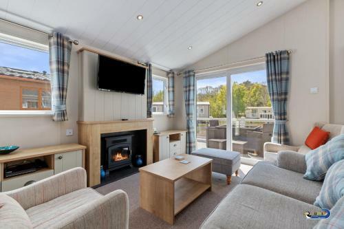 St Mary's View - Luxury Lodge, Short Walk To Beach, Parking