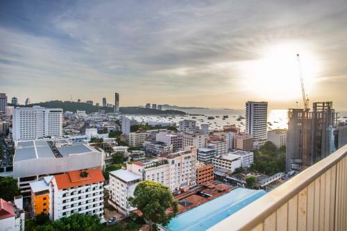 Apartamento The Base Central Pattaya Deluxe