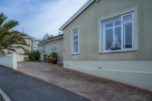 Town Heights - 3 Bedroom Holiday Home - Tenby