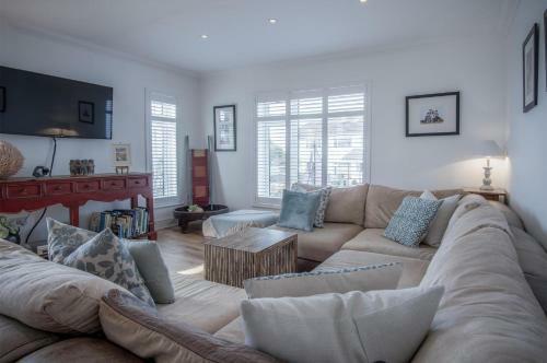 Town Heights - 3 Bedroom Holiday Home - Tenby