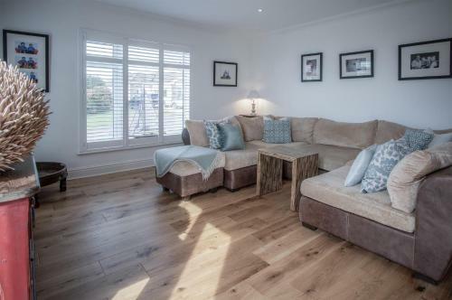 Town Heights - 3 Bedroom Holiday Home - Tenby