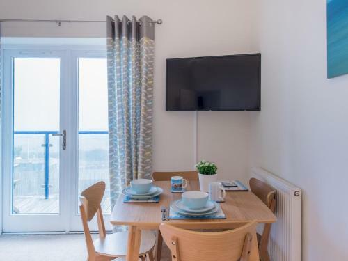 Pass The Keys 2 Bed Apartment With Balcony Views