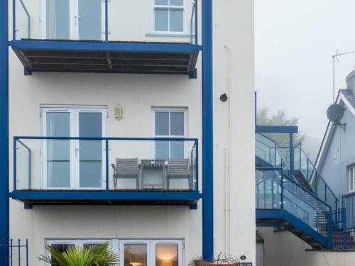 Pass The Keys 2 Bed Apartment With Balcony Views