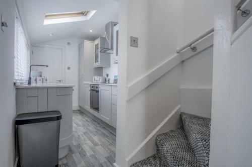 Hawtree Cottage - 2 Bedroom Cottage - Tenby