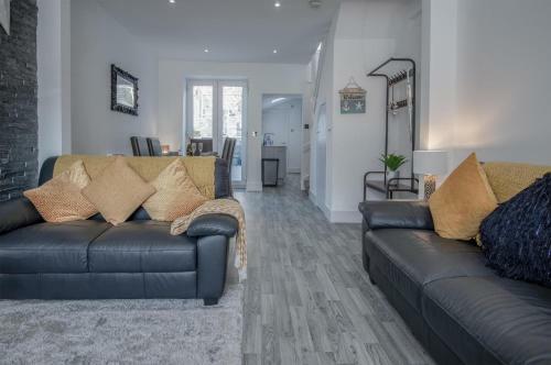 Hawtree Cottage - 2 Bedroom Cottage - Tenby