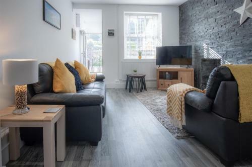 Hawtree Cottage - 2 Bedroom Cottage - Tenby