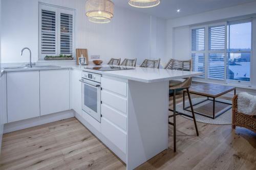 Midnight - 2 Bedroom Apartment - Tenby