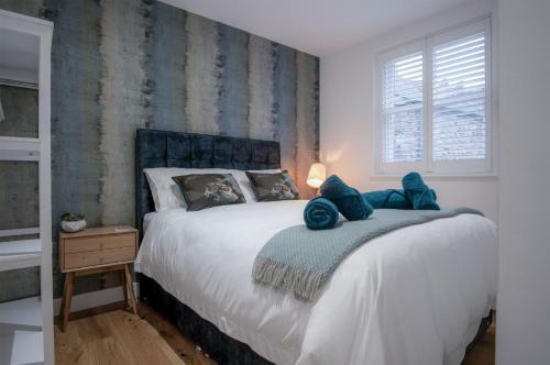 Azure - 2 Bedroom Apartment - Tenby