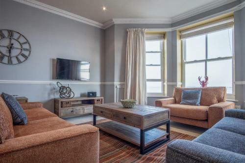 Judith's View - 3 Bedroom Apartment - Tenby