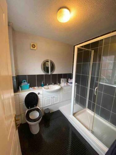 3 Bed Modern Cozy Holiday Contractor Oofyhomes