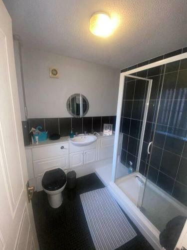 3 Bed Modern Cozy Holiday Contractor Oofyhomes
