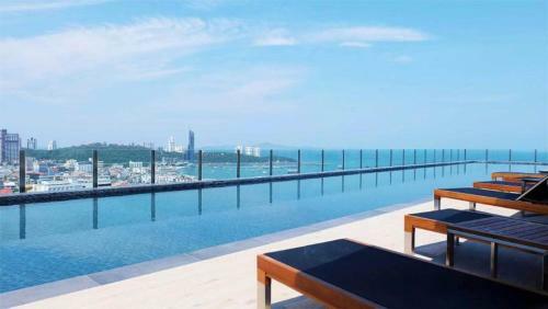 The Base Central Pattaya Apart