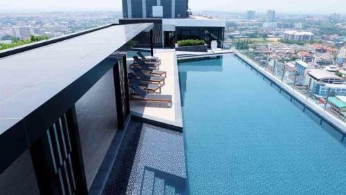 The Base Central Pattaya Apart