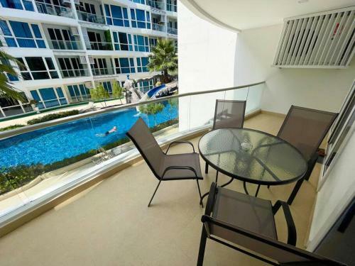 Apartamento Large Luxury, Pool View, Grand Avenue, Pattaya E202