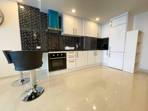 Apartamento Large Luxury, Pool View, Grand Avenue, Pattaya E202
