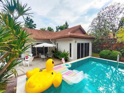 Baronial Pool Villas Pattaya 23