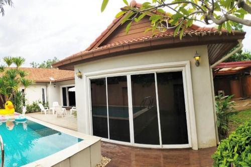 Baronial Pool Villas Pattaya 23