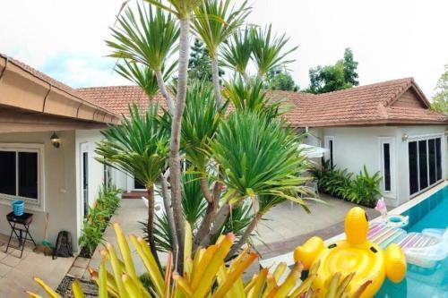 Baronial Pool Villas Pattaya 23