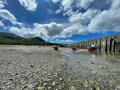 Mynydd A M�r