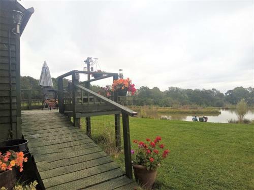 Superb Views From Perch Hut Hastingford Fishery