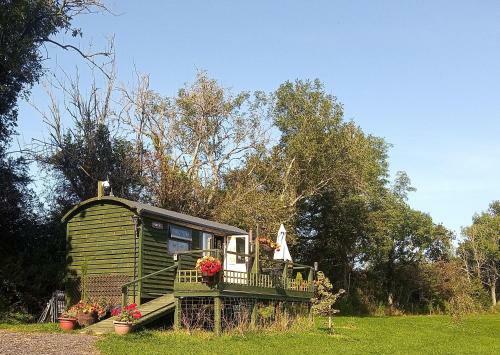 Superb Views From Perch Hut Hastingford Fishery