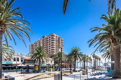 Hi 5 Glenelg Studio Apartment