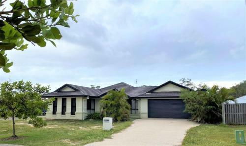 Christa's Place - 4 Br Modern House In Gladstone
