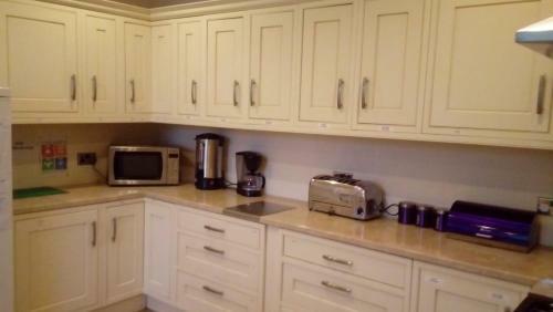 Bed & Breakfast Carer 4 You Residential Home