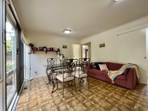 Glen Waverley Central 5br2ba Decking+wifi