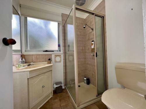 Glen Waverley Central 5br2ba Decking+wifi
