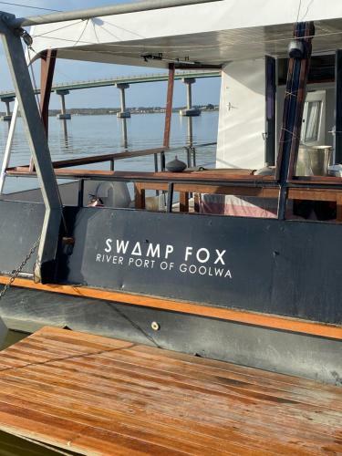Swamp Fox Luxury 2br Dutch Barge