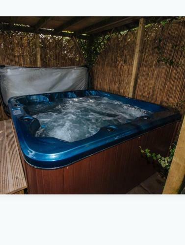 Agroturismo Willow Cottage With Private Hot Tub