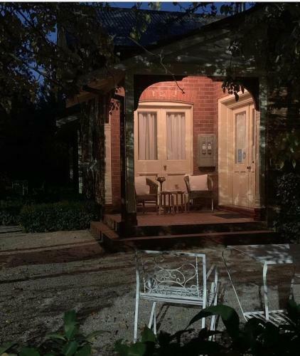 Bed & Breakfast Howlong Old Post Office Luxury Suite
